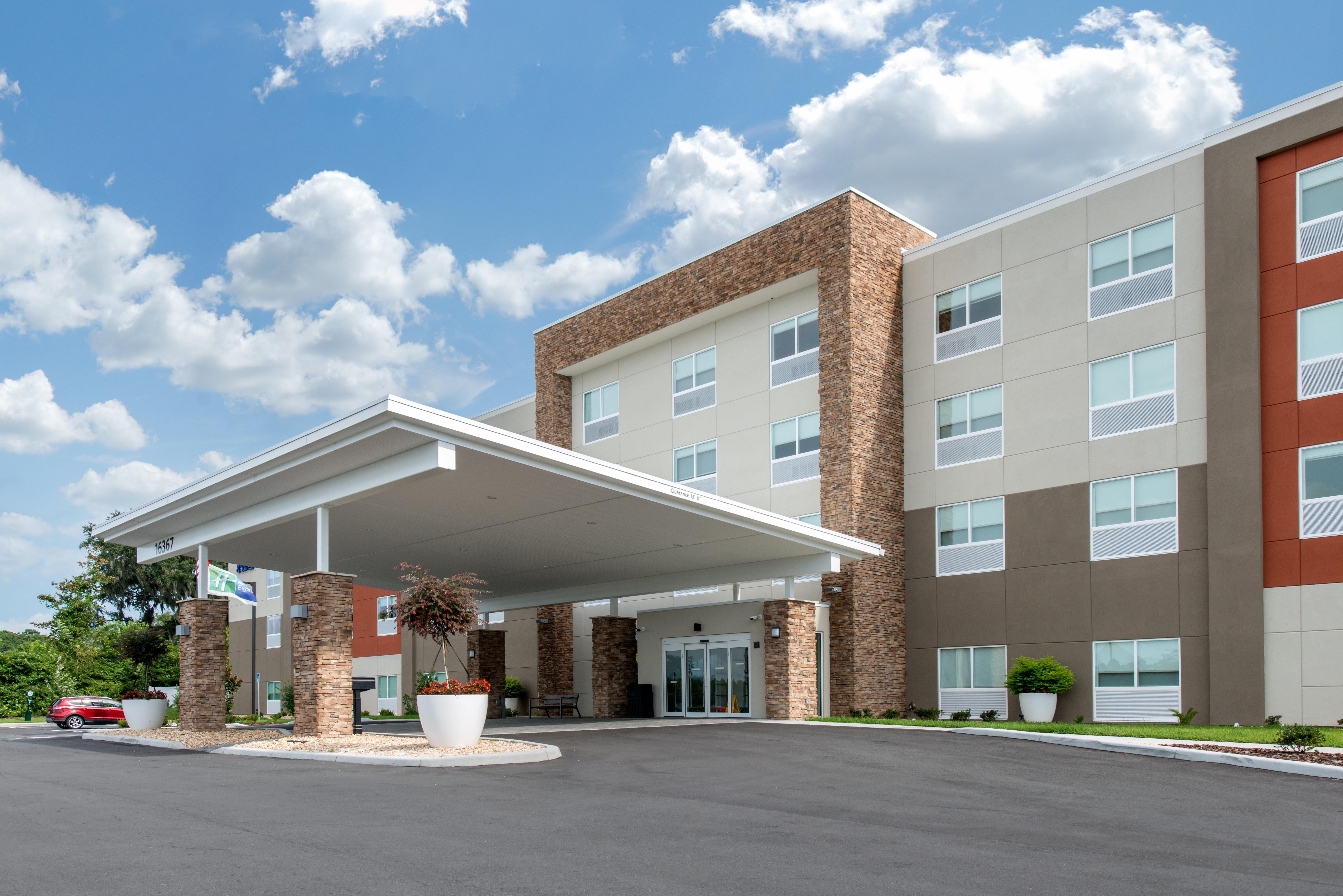 Holiday Inn Express & Suites - Ruskin By Ihg Exterior foto