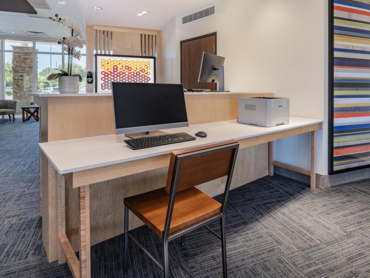 Holiday Inn Express & Suites - Ruskin By Ihg Exterior foto