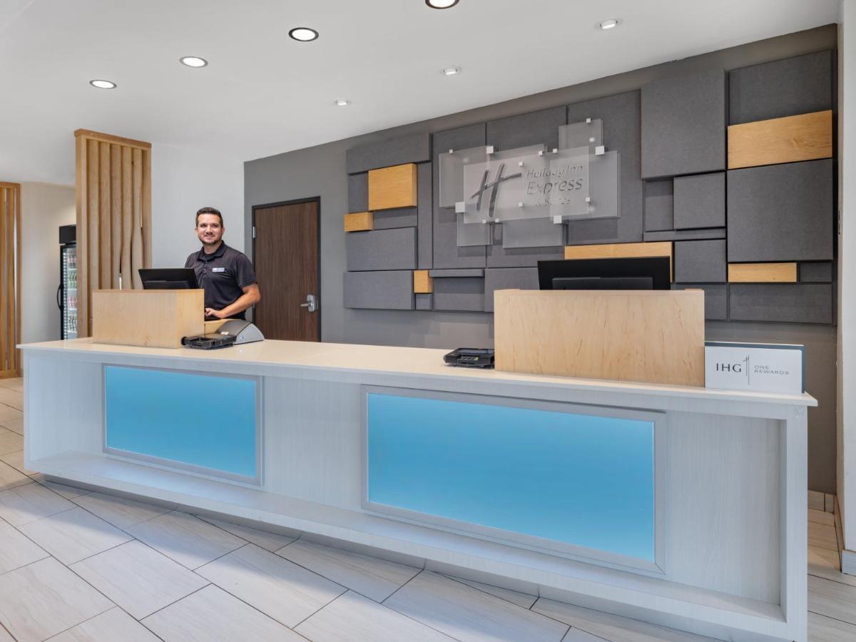 Holiday Inn Express & Suites - Ruskin By Ihg Exterior foto