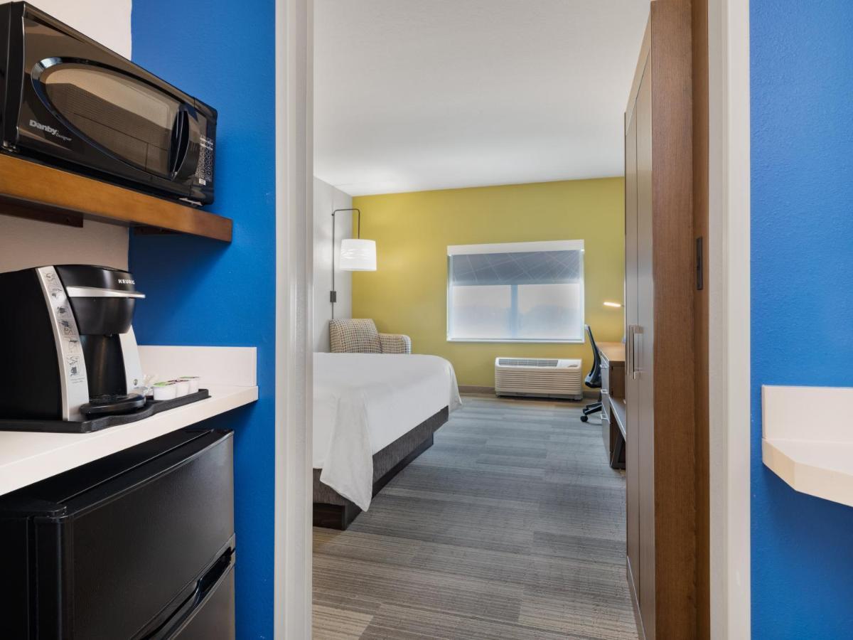 Holiday Inn Express & Suites - Ruskin By Ihg Exterior foto