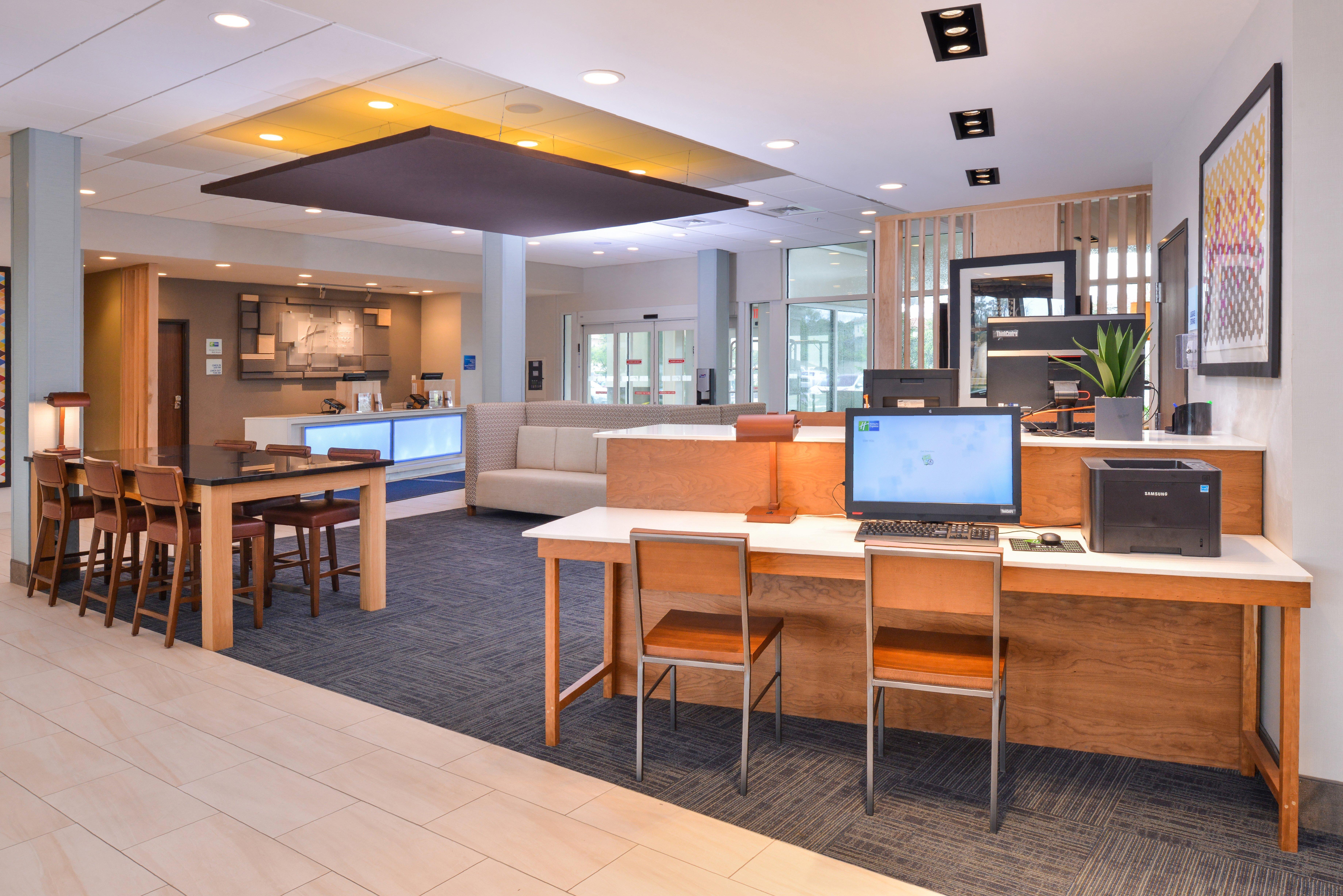 Holiday Inn Express & Suites - Ruskin By Ihg Exterior foto